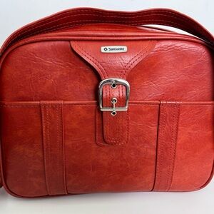 Samsonite Red Bag with Structured Design and Classic Aesthetic